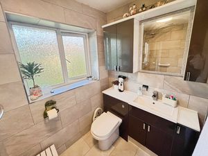 Bathroom - click for photo gallery